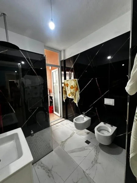 Tirane, shitet apartament 2+1+Ballkon Kati 5, 123 m² 140.000 € (rruga 3 deshmoret)