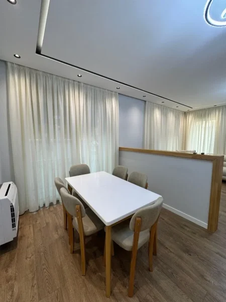 Tirane, jepet me qera apartament 2 Katshe Kati 2, 120 m² 900 € (rruga dalip topi)