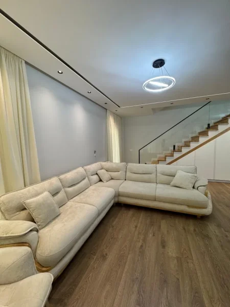 Tirane, jepet me qera apartament 2 Katshe Kati 2, 120 m² 900 € (rruga dalip topi)