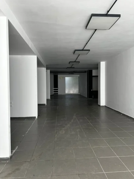 Tirane, jepet me qera ambjent biznesi Kati -1, 700 m² (stadiumi dinamo)