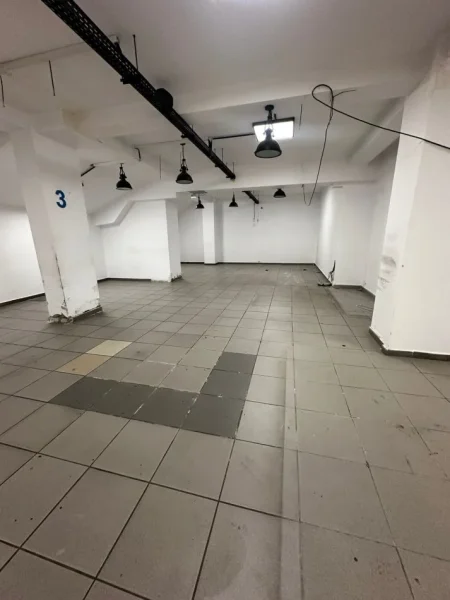 Tirane, jepet me qera ambjent biznesi Kati -1, 700 m² (stadiumi dinamo)