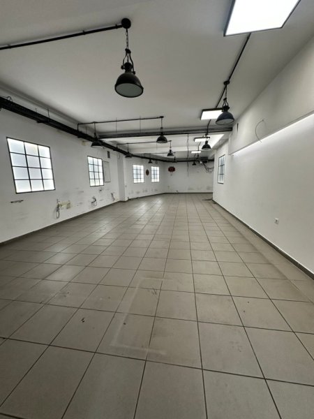Tirane, jepet me qera ambjent biznesi Kati -1, 700 m² (stadiumi dinamo)