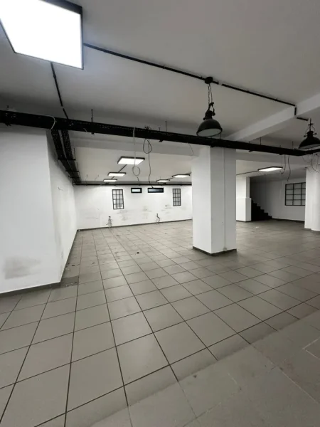 Tirane, jepet me qera ambjent biznesi Kati -1, 700 m² (stadiumi dinamo)