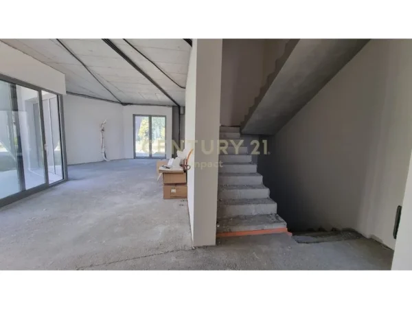 Tirane, shes Vile 3+1+Aneks+Ballkon Kati 3, 276 m² 1.550.000 € (PRANE LIQENIT TE THATE Tirana)