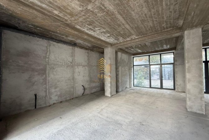 Tirane, jepet me qera ambjent biznesi Kati 1, 80 m² 500 € (Rruga Aleksander Moisiu)