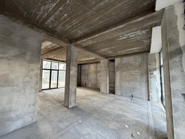Tirane, jepet me qera ambjent biznesi Kati 1, 80 m² 500 € (Rruga Aleksander Moisiu)