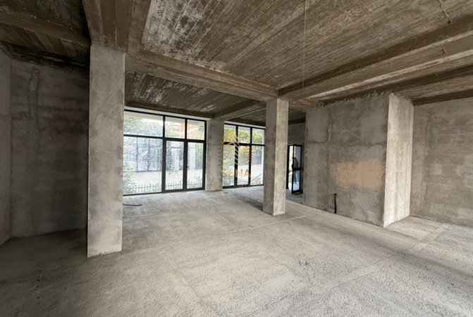 Tirane, jepet me qera ambjent biznesi Kati 1, 80 m² 500 € (Rruga Aleksander Moisiu)
