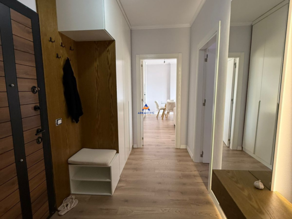 Tirane, jepet me qera apartament 2+1+Ballkon Kati 4, 90 m² 570 €
