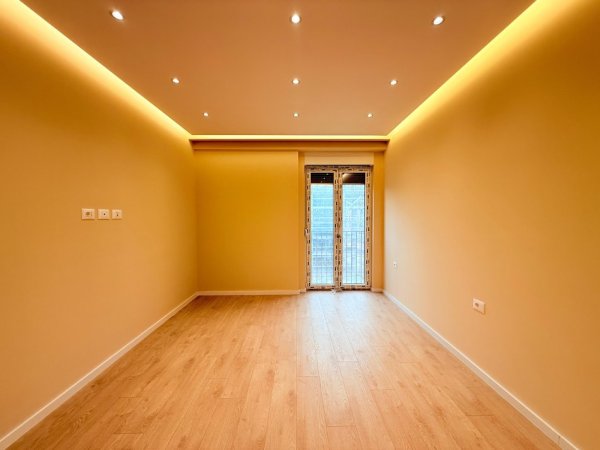 Tirane, jepet me qera zyre , 800 € (Rruga Jordan Misja)