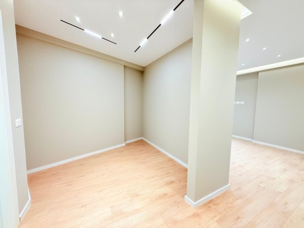 Tirane, jepet me qera zyre , 800 € (Rruga Jordan Misja)