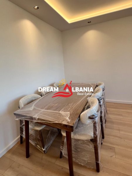 Tirane, jepet me qera apartament 2+1 , 113 m² 850 € (Komuna e Parisit, pranë Vodafone)
