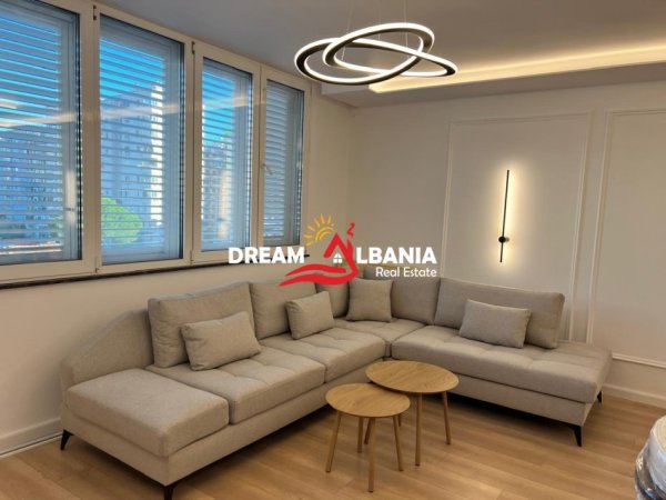 Tirane, jepet me qera apartament 2+1 , 113 m² 850 € (Komuna e Parisit, pranë Vodafone)