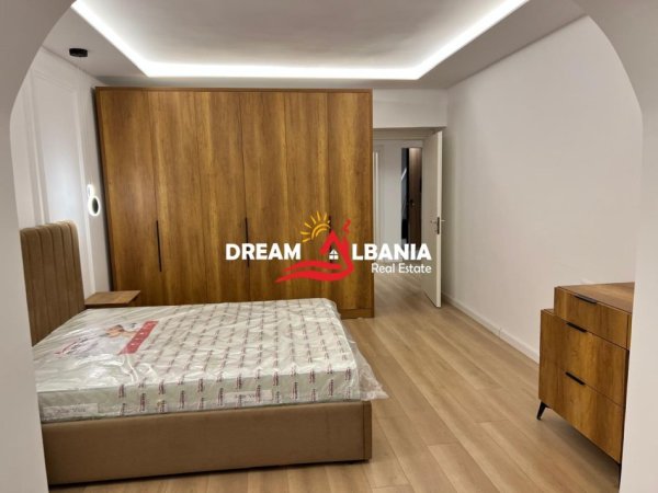 Tirane, jepet me qera apartament 2+1 , 113 m² 850 € (Komuna e Parisit, pranë Vodafone)