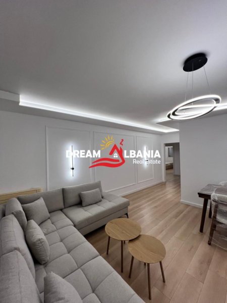 Tirane, jepet me qera apartament 2+1 , 113 m² 850 € (Komuna e Parisit, pranë Vodafone)