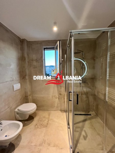 Tirane, jepet me qera apartament 2+1 , 113 m² 850 € (Komuna e Parisit, pranë Vodafone)