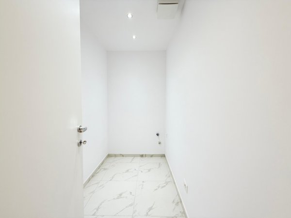 Tirane, jepet me qera zyre , 800 € (Rruga Jordan Misja)