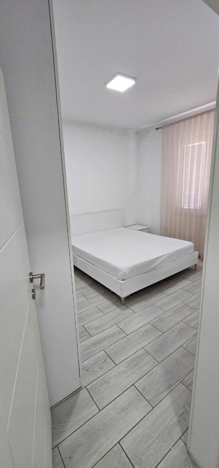 Tirane, jepet me qera apartament 1+1+Ballkon Kati 3, 60 m² 500 € (,Rruga e barrikadave , prane shkolles lidhja e prizerenit)