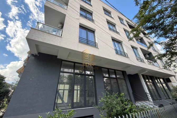 Tirane, jepet me qera ambjent biznesi Kati 0, 90 m² 600 € (Rruga Aleksander Moisiu)