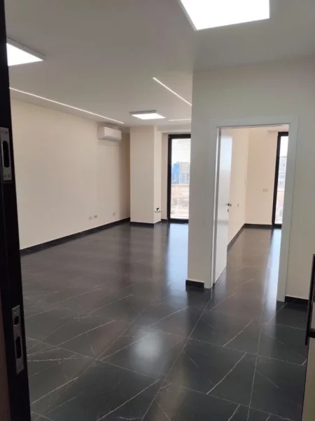 Tirane, jepet me qera zyre Kati 6, 75 m² 550 € (MINE PEZA)