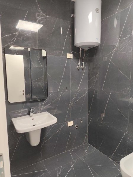 Tirane, jepet me qera zyre Kati 6, 75 m² 550 € (MINE PEZA)