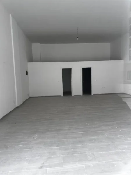 Tirane, jepet me qera dyqan Kati 0, 85 m² 800 € (rruga llazi miho)
