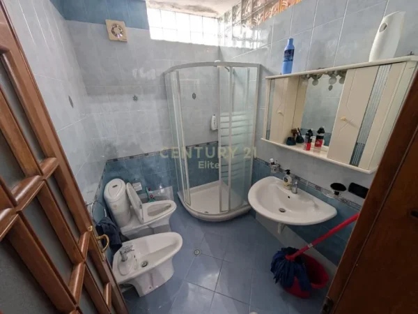 Tirane, shitet apartament 2+1+Aneks+Ballkon Kati 9, 110 m² 270.000 € (Barrikada)