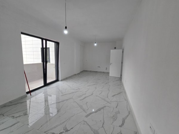 Tirane, jepet me qera apartament 1+1 Kati 6, 400 € (Hamdi Garunja)