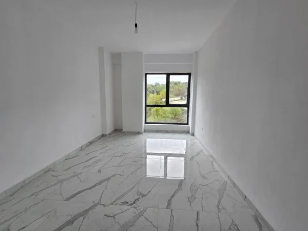 Tirane, jepet me qera apartament 1+1 Kati 6, 400 € (Hamdi Garunja)