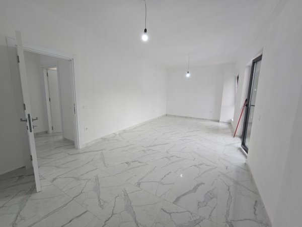 Tirane, jepet me qera apartament 1+1 Kati 6, 400 € (Hamdi Garunja)