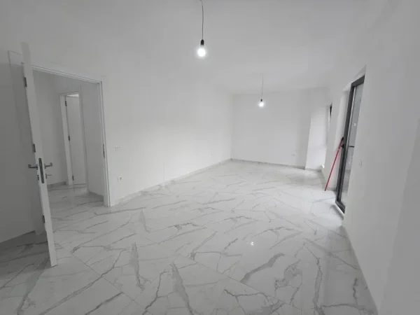 Tirane, jepet me qera apartament 1+1 Kati 6, 400 € (Hamdi Garunja)