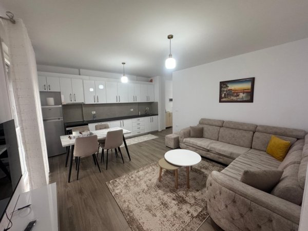 Tirane, jepet me qera apartament 1+1 Kati 2, 600 € 