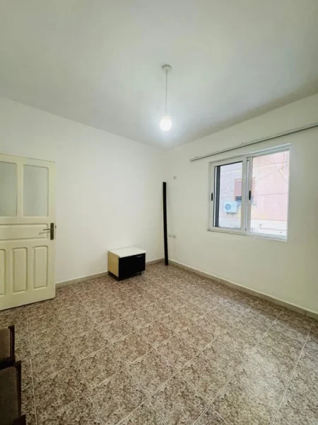 Tirane, jepet me qera apartament 2+1+Ballkon Kati 2, 90 m² 600 € 