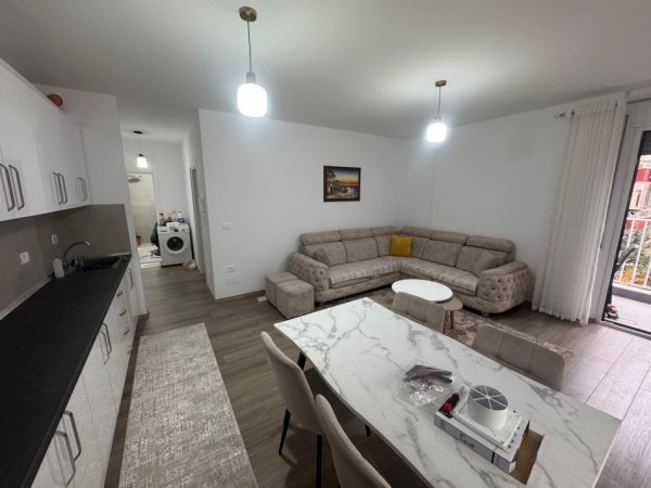 Tirane, jepet me qera apartament 1+1 Kati 2, 600 € 