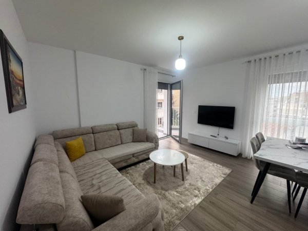 Tirane, jepet me qera apartament 1+1 Kati 2, 600 € 