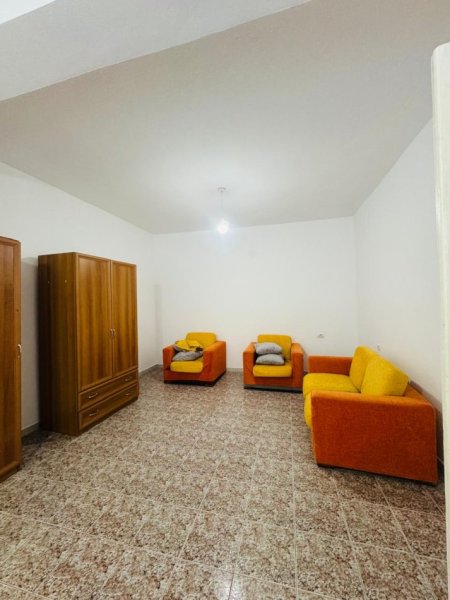 Tirane, jepet me qera apartament 2+1+Ballkon Kati 2, 90 m² 600 € 