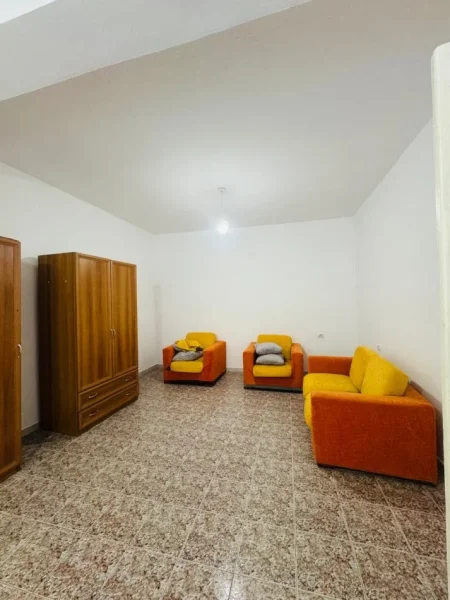 Tirane, jepet me qera apartament 2+1+Ballkon Kati 2, 90 m² 600 € 