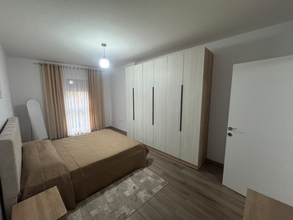 Tirane, jepet me qera apartament 1+1 Kati 2, 600 € 