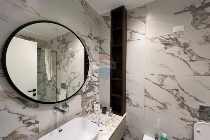 Tirane, jepet me qera apartament 2+1+Ballkon , 118 m² 2.000 € (Lake View)