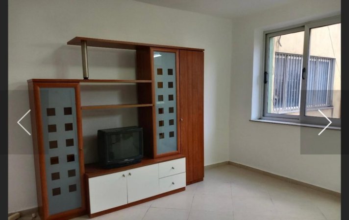Tirane, jepet me qera apartament 3+1+Ballkon Kati 2, 90 m² 600 € 