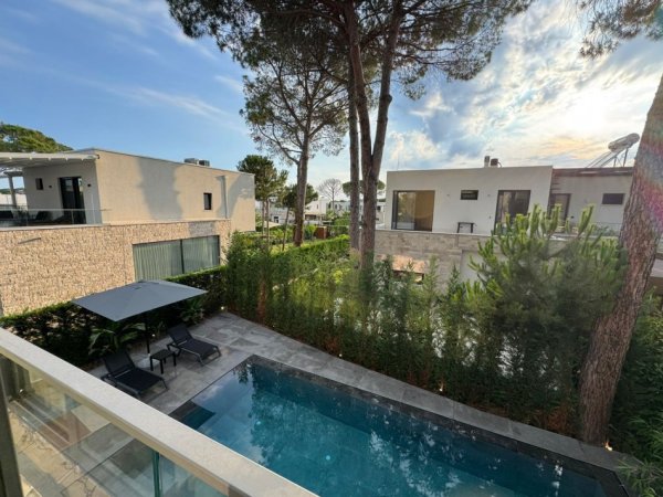 Durres, shitet Vile 3+1 Kati 2, 175 m² 790.000 € (san pietro)