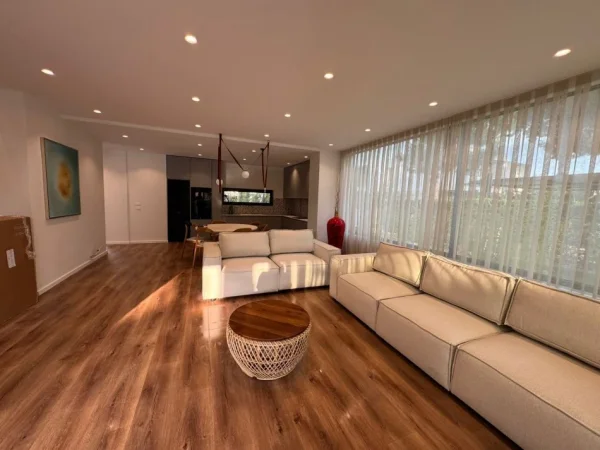 Durres, shitet Vile 3+1 Kati 2, 175 m² 790.000 € (san pietro)