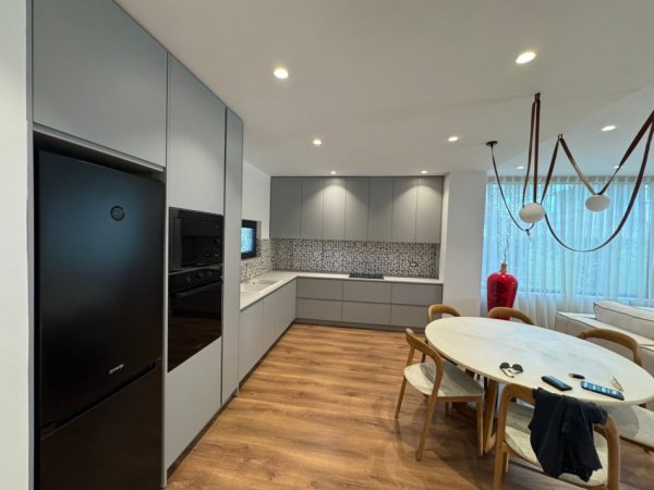 Durres, shitet Vile 3+1 Kati 2, 175 m² 790.000 € (san pietro)