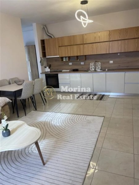 Tirane, jepet me qera apartament 2+1+Ballkon Kati 4, 100 m² 500 € (Kamez)