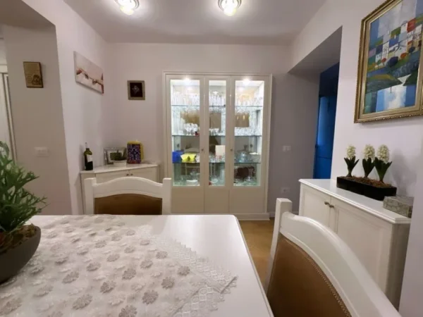 Tirane, shitet apartament 2+1 , 100 m² 215.000 € (Sabaudin Gabrani)