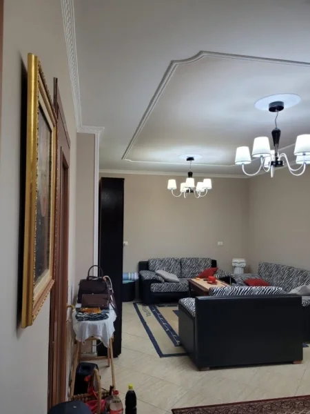Tirane, jepet me qera apartament 2+1+Ballkon Kati 3, 100 m² 550 € 