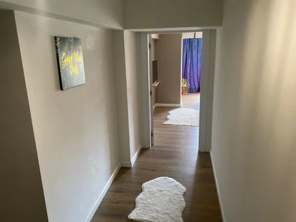 Tirane, jepet me qera apartament 2+1+Ballkon Kati 1, 80 m² 550 € (Golden Park 3)