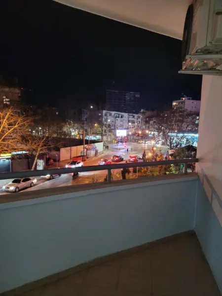 Tirane, jepet me qera apartament 2+1+Ballkon Kati 3, 100 m² 550 € 