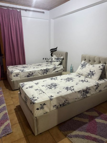 Tirane, jepet me qera apartament 3+1 Kati 4, 130 m² 400 € (SHKOZE)
