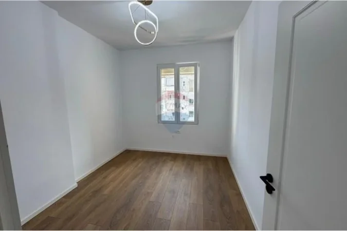 Tirane, jepet me qera apartament 2+1+Ballkon , 68 m² 650 € (Myslym Shyri)
