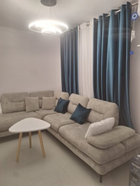 Tirane, jepet me qera apartament 2+1+Ballkon Kati 3, 90 m² 600 € (ISH PARKU - AUTOBUZAVE)